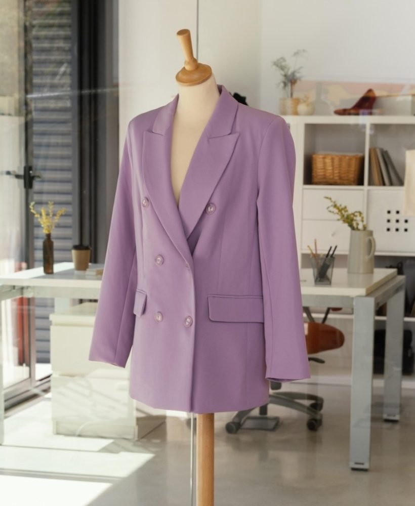 clothes-store-with-mannequin-1112